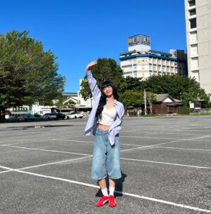 Wenny Lin Instagram - 2024花蓮夏戀 偶～來～了～ 此刻是等待彩排的女主持人！

ㄟ天氣好到不行ㄟ！！想到今晚能跟粗大BAND、南西肯恩、icyball冰球樂團、理想混蛋還有宇宙人一起享受音樂就覺得快樂到不行啊啊啊(///▽///) 

無法前來ㄉ朋友們記得看轉播蛤！我先去工作嚕～