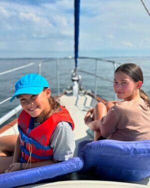 Whit Johnson Instagram - Much needed Vitamin Sea after a hectic work week!! Even better with family and (someone else’s) boat 🛥️ 💦 🤙🏻 ☀️ ❤️ #boatymcboatface
