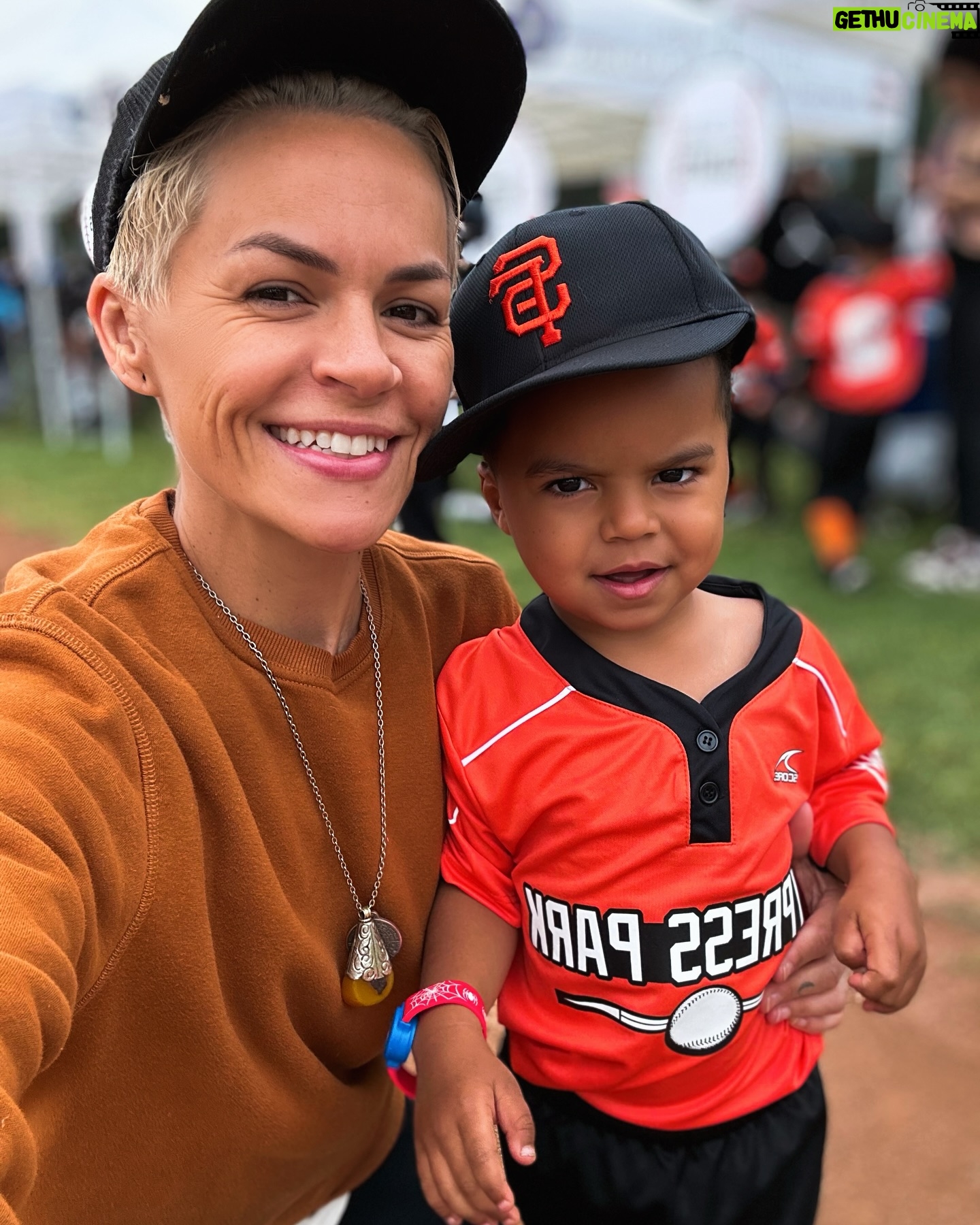 Whitney Mixter - 4.9K Likes - “Mama-Dad”.🥹❤️
Shoutout to the Dads & the Moms doing both.
#happyfathersday