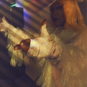 Widow Von'Du Instagram - 🎵”Don’t be a bitch gone take it to the floor now, wooo”🎶 @beyonce 🤠🤠🤠

Outfits & Hats by @gbcouture1