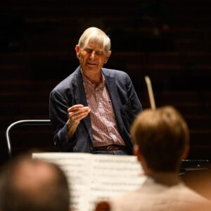 Wiener Philharmoniker Instagram - Rehearsal impressions from our first Philharmonic Concert at this year’s Salzburg Festival! 🎭✨
 
Under the baton of conductor Herbert Blomstedt, we are joined by the @wienersingverein and our soloists: soprano Christina Landshammer, soprano Elsa Benoit, and tenor Tilman Lichdi. Together, we will perform Johannes Brahms’ Schicksalslied (Song of Fate) and Felix Mendelssohn’s Lobgesang, a symphony-cantata on texts from the Holy Scriptures, in two unforgettable concerts. 🎶
.
.
.
#viennaphilharmonic #salzburgfestival #philharmonicconcert #herbertblomstedt #brahms #mendelssohn #wienersingverein #classicalmusic #salzburg
📸: Wiener Philharmoniker / Benedikt Dinkhauser