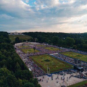 Wiener Philharmoniker Instagram - Highlights from the 2024 Summer Night Concert with conductor @andrisnelsons and soprano @lisedavidsen! ✨🎶

Thank you to everyone who joined us at Schönbrunn Palace to celebrate our 20th anniversary and for making this Summer Night Concert an unforgettable experience. 💙🏰
.
.
.
#ViennaPhilharmonic #SummerNightConcert #AndrisNelsons #LiseDavidsen #SchönbrunnPalace #Rolex #presentedbyrolex #Vienna #ClassicalMusic 
📸: Wiener Philharmoniker / Niklas Schnaubelt