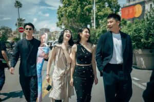 Will Or Instagram - 去年在台灣拍了兩套電影，《破浪男女》、《大濛》，有幸遇上雅喆導演與玉勲導演。兩位導演風格各異，卻都擁有銳利的雙眼，不打醒十二分精神，出盡全力同時又要保持彈性就會出事情。
.
演戲的飢餓被餵得很飽。
.
謝金馬把《破浪男女》與《大濛》帶到康城，謝謝。;)
.
P.S. 《破浪男女》 6月28日全台上映，台灣見。😈
P.S2 《破浪男女》 哀居 @tcol.2024 
. 
photo by 金馬執委會
outfit: @dior 
make up by @vivianhung0301 
hair by @kennyweikuan 
thank you @goldenhorsefilmfestival ;)