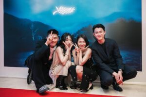 Will Or Instagram - 去年在台灣拍了兩套電影，《破浪男女》、《大濛》，有幸遇上雅喆導演與玉勲導演。兩位導演風格各異，卻都擁有銳利的雙眼，不打醒十二分精神，出盡全力同時又要保持彈性就會出事情。
.
演戲的飢餓被餵得很飽。
.
謝金馬把《破浪男女》與《大濛》帶到康城，謝謝。;)
.
P.S. 《破浪男女》 6月28日全台上映，台灣見。😈
P.S2 《破浪男女》 哀居 @tcol.2024 
. 
photo by 金馬執委會
outfit: @dior 
make up by @vivianhung0301 
hair by @kennyweikuan 
thank you @goldenhorsefilmfestival ;)
