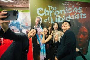 Will Or Instagram - 去年在台灣拍了兩套電影，《破浪男女》、《大濛》，有幸遇上雅喆導演與玉勲導演。兩位導演風格各異，卻都擁有銳利的雙眼，不打醒十二分精神，出盡全力同時又要保持彈性就會出事情。
.
演戲的飢餓被餵得很飽。
.
謝金馬把《破浪男女》與《大濛》帶到康城，謝謝。;)
.
P.S. 《破浪男女》 6月28日全台上映，台灣見。😈
P.S2 《破浪男女》 哀居 @tcol.2024 
. 
photo by 金馬執委會
outfit: @dior 
make up by @vivianhung0301 
hair by @kennyweikuan 
thank you @goldenhorsefilmfestival ;)