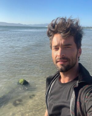 Willian Mello Instagram - Um ótimo dia de trabalho. Fotografamos em Jurerê, Santa Catarina, na Praia do Forte. Uma equipe maravilhosa, todos em sintonia. Foi muito bom trabalhar com vocês (estão marcados na foto), sem falar o tanto que a gente riu…
Com certeza o resultado vai transmitir toda nossa energia. 
@colisaothebrand @fordmodelssc @carpintariaestudio
