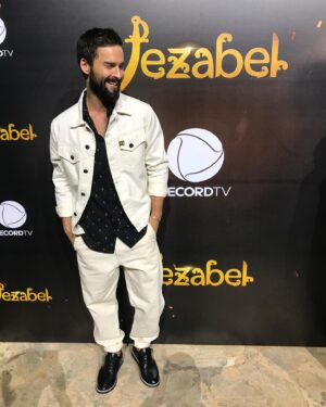 Willian Mello Instagram - A primeira novela a gente nunca esquece. Hoje às 21hs, o soldado Samuel na reestreia de “JEZABEL”. @recordoficial