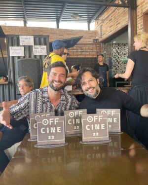 Willian Mello Instagram - Nosso longa-metragem “UM PALMO”, levou 5 🏆 no Festival de Cinema Off Cine 22 em Varginha, Minas Gerais. 

Categoria Longa-metragem:

🏆 Melhor Roteiro (Wagner Sampaio)
🏆 Melhor montagem (WagnerSampaio)
🏆 Originalidade (Wagner Sampaio)
🏆 Melhor Atriz (Luiza Tiso)
🏆 Melhor Ator (Willian Mello) 😊

Muito feliz com tudo isso. Uma honra pessoal e conjunta por todo o reconhecimento que o festival trouxe para nosso filme. Parabéns a toda nossa equipe:

Roteiro e Direção: Wagner Sampaio
Direção de Fotografia: Aloísio Correia
Som Direto: Thiago Alef
Finalização: Felipe Ino
Trilha Original: Thiago Oliveira
Desenho de Som: Emmanuel Miranda
Montagem: Wagner Sampaio
Elenco: 
Willian Mello
Luiza Tiso
Malu Falangola
Tom Cavalcante
Márcio Seixas
Washington Lins

Parabéns e obrigado ao Off Cine 22, em especial @marinaazze e @marcelocesars