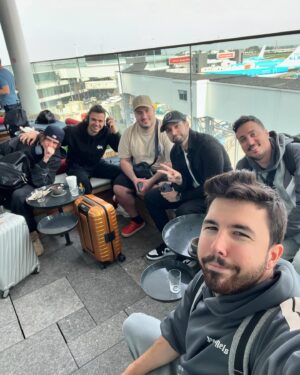 Willyrex Instagram - Hemos vuelto vivos de Las Vegas 😅😂 

Lo que pasa en las Vegas se queda en Las Vegas pero.. aqui teneis algun recuerdo 😜