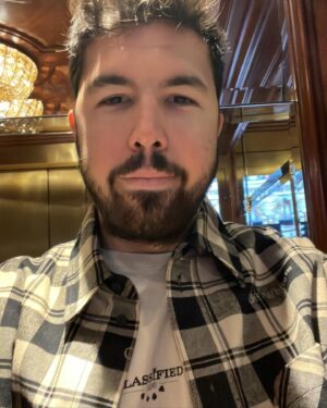 Willyrex Instagram - Hemos vuelto vivos de Las Vegas 😅😂 

Lo que pasa en las Vegas se queda en Las Vegas pero.. aqui teneis algun recuerdo 😜