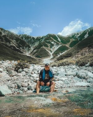 Wira Nagara Instagram - Menapaki puncak di seberang, melengkapi puing yang hilang; Menyalakan yang hampir padam, membangunkan yang lama terpendam.
.
Debar itu: merekatkan langkah dan bebatuan, menunjukkan arah dan pemandangan. Terjal menjulang adalah jalurnya, elok cemerlang adalah ujungnya. Terjalin menjadi irama dalam hangatnya bercengkerama di Tateyama.
.
Maka selagi api itu belum redup, kembalilah pada hal-hal yang membuatmu hidup.
.
.
.
Terima kasih ajakan pendakiannya @wawan_nucho dan kawan semua, sungguh membangkitkan semangat atas sebuah masa 🤝🏻
.
📸: @clx037 & @arif__rahman96 // #tateyama #mountoyama #3003mdpl #nakaniikawa #toyama #tateyamakurobealpineroute #japan