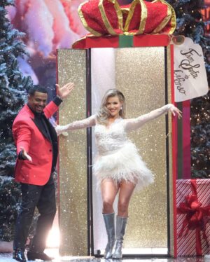 Witney Carson Instagram - It’s been a while…. Did you miss us?!! @therealalfonsoribeiro 

#dwts #dwtsfinale #alfonsoribeiro #witneycarson #finale