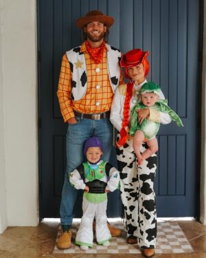 Witney Carson Instagram - McAllister Halloween 2023 👻🎃The festivities have begun! Leo has been obsessed with Toy Story so of course we were all his favorite characters! So much fun!! The last photo I cannot handle 🥹 Can’t wait to see all your costumes this year! 

#halloween #halloweencostumes #halloween2023 #toystory #toystorycostumes