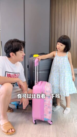 Wong Cho-lam Instagram - 一家四口出國能帶多少行李？根本收不完…