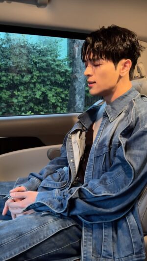 Woojin Instagram - ☔️

[COVER] 기억해줘요 내 모든 날과 그때를

#기억해줘요내모든날과그때를
#거미
#KIMWOOJIN #김우진
