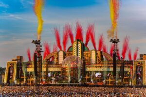 Wouter Janssen Instagram - A few magical moments from last weekend at Parookaville in Germany! We played a double set; MainStage and Hardstyle stage! Absolute madness with 40.000 people in front of us! We have played every single Parookaville since it started in 2015 and this one was once again, very special! Thanks 🇩🇪❤️🚀