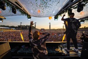 Wouter Janssen Instagram - A few magical moments from last weekend at Parookaville in Germany! We played a double set; MainStage and Hardstyle stage! Absolute madness with 40.000 people in front of us! We have played every single Parookaville since it started in 2015 and this one was once again, very special! Thanks 🇩🇪❤️🚀