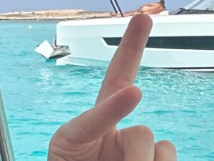 Wouter Janssen Instagram - Name the best 3 things you see on this picture…///
#ibiza #medusa