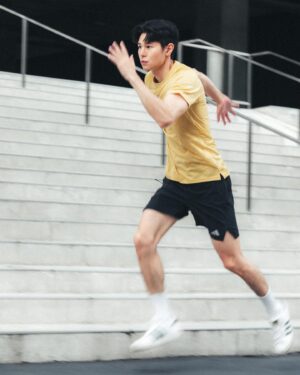 Wu Duke Instagram - 你心情不好喔？
走啊去運動！流完汗之後真的會比較開心喔🏃🎾🏐

#adidastraining
#AIRCHILL 
#adidastaiwan