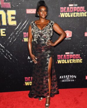 Wunmi Mosaku Instagram - Mama went OUT out! #DeadpoolWolverine premier last night! I had too much fun I forgot my feet hurt! Out July 26th! 

Styled by @shameelahhicks 
💄 @kilprity
💇🏿‍♀️ @cheryltbergamyhair
👗@pamellaroland

@deadpoolmovie #deadpool #B15