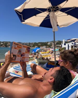Xavi Hernández Instagram - Bones vacances! ⛱️☀️😎 #happyholidays #felicesvacaciones #summer #familytime #familygoals @nuriacunillera81