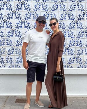 Xavi Hernández Instagram - Bones vacances! ⛱️☀️😎 #happyholidays #felicesvacaciones #summer #familytime #familygoals @nuriacunillera81