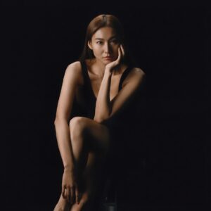 Xenia Chong Instagram - 🙏🏻🙏🏻🙏🏻
我站出嚟回應主要係因為我想老千無所遁形
過往因為我嘅過去情史我嘅身份令我有所顧忌
遇人不淑嫁錯人做錯事
這些都沒關係！
是我自己選擇我必需承受面對同解決
最重要的是：要有重新開始的勇氣！
我已經透過各媒體訪問回應所有指責
老老實實關於家事及家庭糾紛
我傾向閉門解決只不過我已經被公開聲討
其實我只係陳述事實並非與任何人繼續罵戰
所以我再次表明我係唔會逐一回應留言
如果大家要公審我我會接受咪當上咗香港法庭囉
記者需要嘅我咪俾證據記者囉
我只係陳述事實而唔係去否認我嘅對錯
我唔介意大家對我嘅說話
因為我做緊嘅係面對現實
我亦冇要求任何人去支持我
只係想大家都可以我咁move on 
有問題咪解決佢囉一定有辦法解決㗎
雖然我都要承受好多說話同壓力
但我會坦誠承認我嘅錯誤亦會如實去交代所有記者問題
最後我要再次感恩關心我嘅所有人
對不起要大家擔心我
我本來都想報喜不報憂
在大眾面前靚靚咁開開心心咁就算……