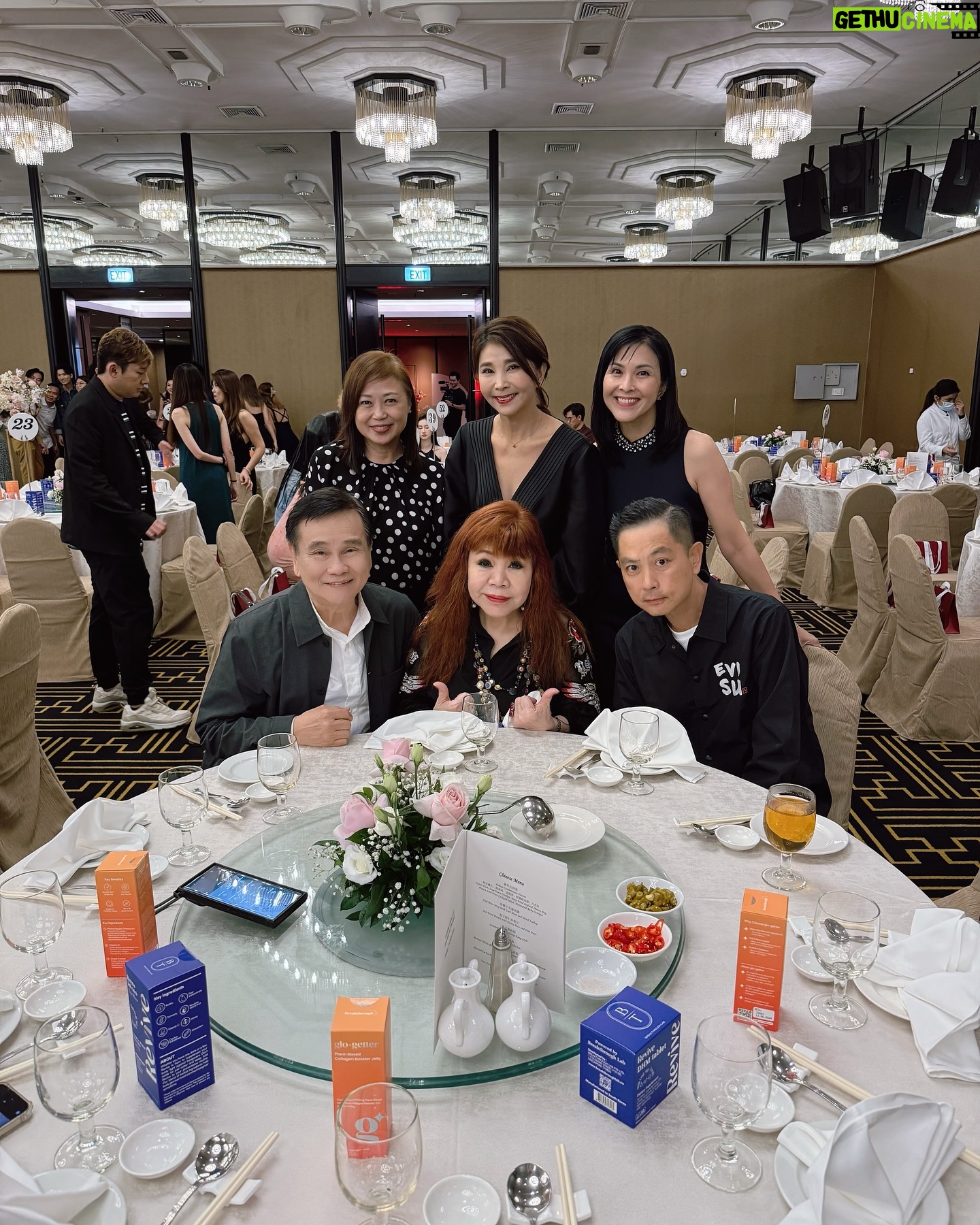 Xiang Yun - 2.6K Likes - 恭喜Simon & Chloe !祝新婚快乐、早生贵子、幸福美满。🥂🥂🥂
一天赶三场宴席,7月19日是个良辰吉日,💕💕🎉