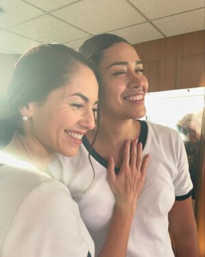 Ximena Sariñana Instagram - Dump de los primeros dos episodios. Qué pensaron? Les gustó? Hermoso recordar esta filmación. De nosotras para ustedes 💙💙💙💙🫡 @appletv #WomenInBlue #LasAzules