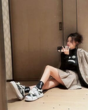 Xu Yiyang Instagram - 🤳🏻今日份对镜自拍