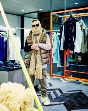 YZERR Instagram - 昔も今も変わらずNUBIANに入る前はワクワクする😎

変わったのは買い物する時に値段を見なくなったくらい💸💸

@farfetchjapan
#farfetchmusictour
#farfetchjapan