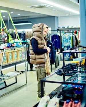 YZERR Instagram - 昔も今も変わらずNUBIANに入る前はワクワクする😎

変わったのは買い物する時に値段を見なくなったくらい💸💸

@farfetchjapan
#farfetchmusictour
#farfetchjapan