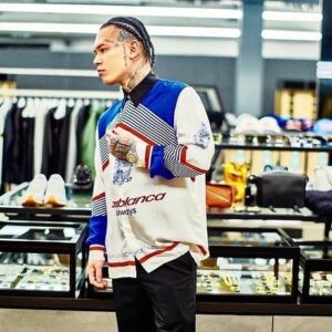 YZERR Instagram - 👕🛩

@farfetchjapan
#farfetchmusictour
#farfetchjapan