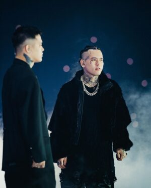 YZERR Instagram - BAD HOP The Final at TOKYO DOME

まさか自分達がラップを始めた時にインディーズで5万人のチケットを完売させる日が来るとは思っていなかった。

夜な夜な無邪気に描いた未来地図がこんなにもたくさんの人を魅了していたなんて、今考えてみても信じられない。

メンバー皆んなで何度も壁を超えてきた。

ヒット曲の量産、複雑なマネージメント、ヴィジョンの共有、意識の向上、シーンの発展、ビジネスの成立、ストリートのリスク、リーダーとの交渉、資金調達と投資、プライベートの外交、スケジュールと体調管理。

どれか一つでも欠けていて大きなミスをしていたらここまで辿り着けていなかったと思う。

日本特有の音楽シーンに合わせながらもしっかりカルチャーとして浸透させないといけない活動初期の難しさ。振り返れば今までずっとこの繰り返しだったと思う。

ここらへんに関しては詳しくまた別の機会に話せればと思う。

自分は果たしてこれからどこに向かうのか？もしかしたら失望する人もいるかもしれないけど道は明確に見えている。

これまでの10年とこれから先の10年。

こんな自分達を応援してくれて皆んなありがとう。

自分達だけではなく皆んなにとっても素晴らしい未来が訪れますように。