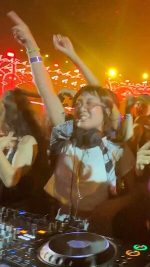 Yaeji Instagram - @boilerroomtv out now on youtube

🤳pov @hystericalteenager