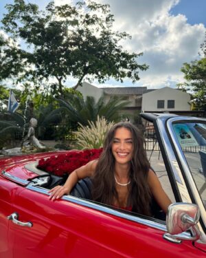 Yael Shelbia Instagram - 🌹