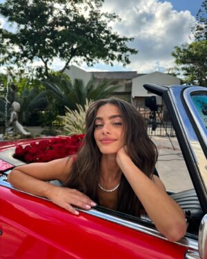 Yael Shelbia Instagram - 🌹