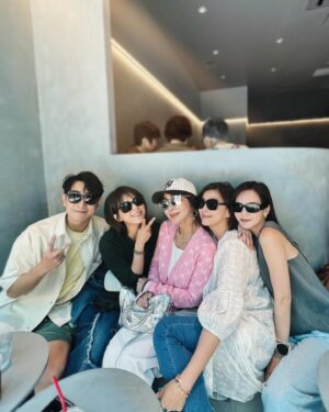 Yan-Pei Su Instagram - 從開始休息後，
都幸運地跟上對的旅伴、我的家人也是神隊友
替自己的清單寫下值得深刻的旅程。
都會結束，卻也是回憶的開始。

你/妳是好旅伴嗎？怎麼說？

然後接下來的發文
可能會有圖文不符的現象發生😝
因為享受了當下、來不及分享啦

#日本 #福岡 #旅行 #三天兩夜