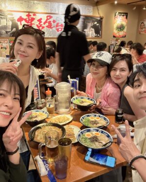 Yan-Pei Su Instagram - 從開始休息後，
都幸運地跟上對的旅伴、我的家人也是神隊友
替自己的清單寫下值得深刻的旅程。
都會結束，卻也是回憶的開始。

你/妳是好旅伴嗎？怎麼說？

然後接下來的發文
可能會有圖文不符的現象發生😝
因為享受了當下、來不及分享啦

#日本 #福岡 #旅行 #三天兩夜