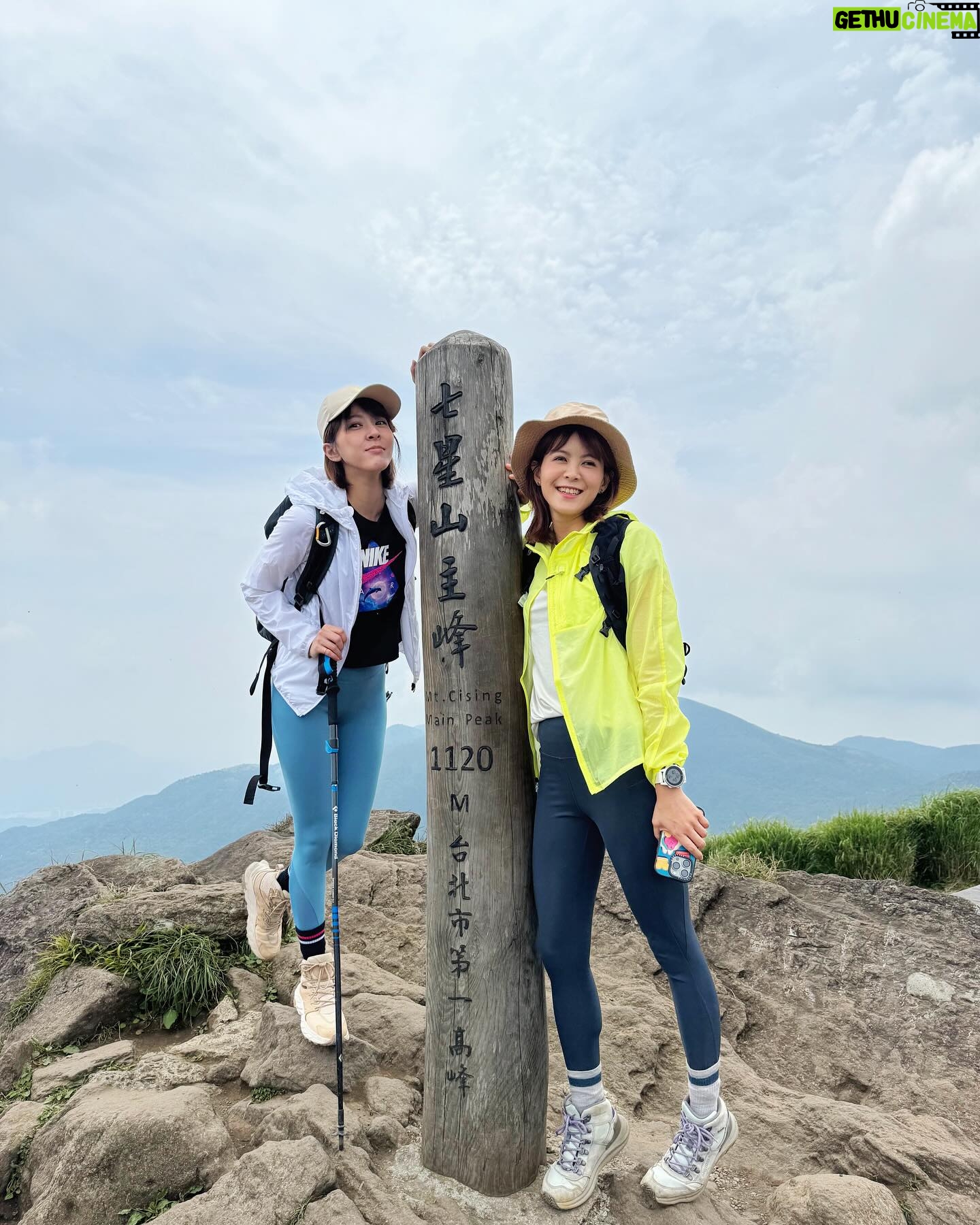 Yan-Pei Su - 3.6K Likes - 🐟:運動的時候總是更能感受到妳很快樂。
阿就⋯⋯⋯真的挺快樂🤭
登山杖 @blackdiamond_tw
@poyu_lin #林柏妤 #小仙子
#台北第一高峰 #hiking #七星山主峰 #陽明山國家公園 #台北市 #outdoor #運動分泌多巴胺