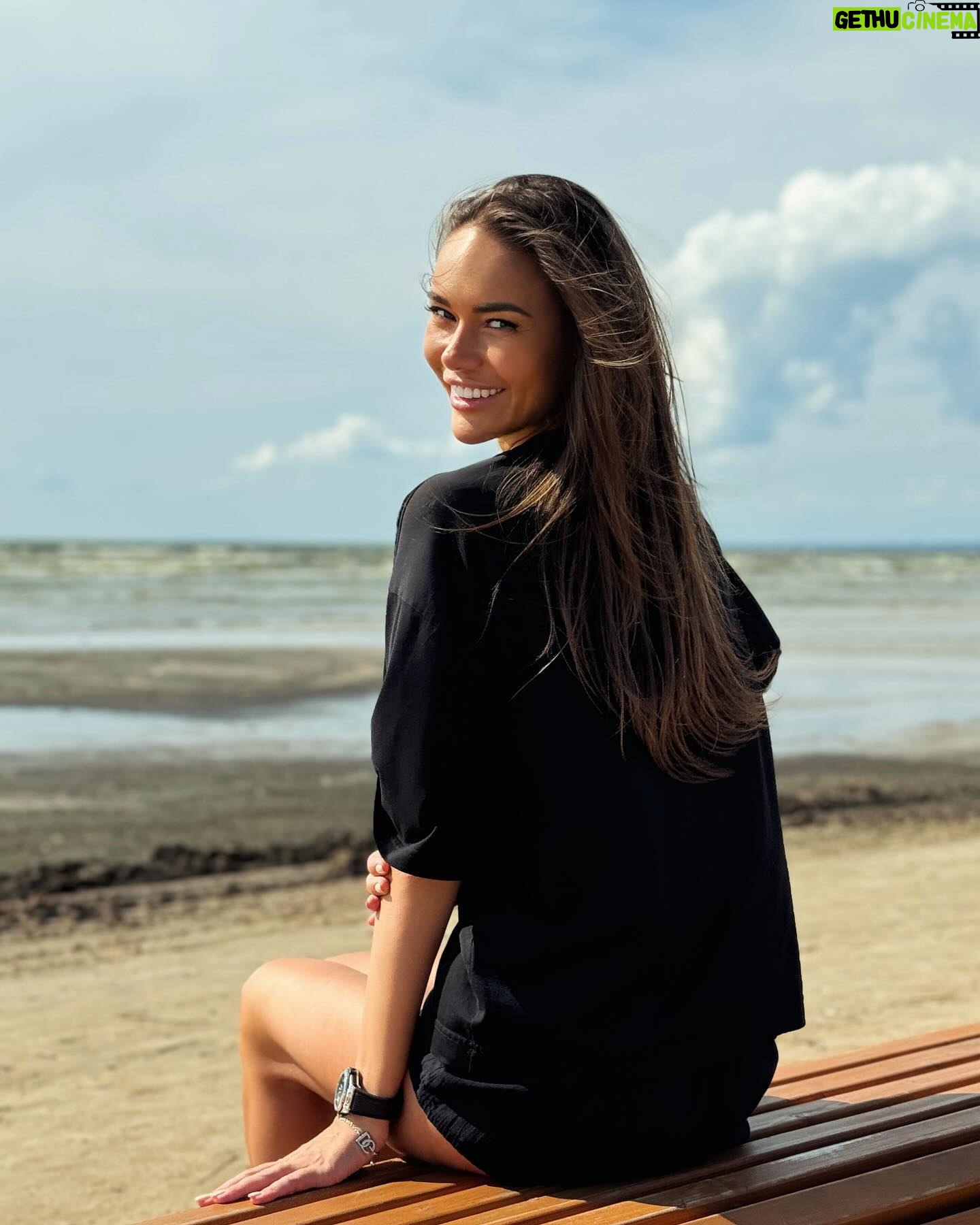 Yana Koshkina - 28.9K Likes - Сесть в машину и уехать в Питер на пару часов, потому что очень соскучилась по Финскому заливу😅🙌🏻
Вообще, я очень лёгкая на подъём) И рада что с возрастом это не проходит. Моментально загораюсь какой-то идеей и меня трудно остановить)
Кто такой же?🤪