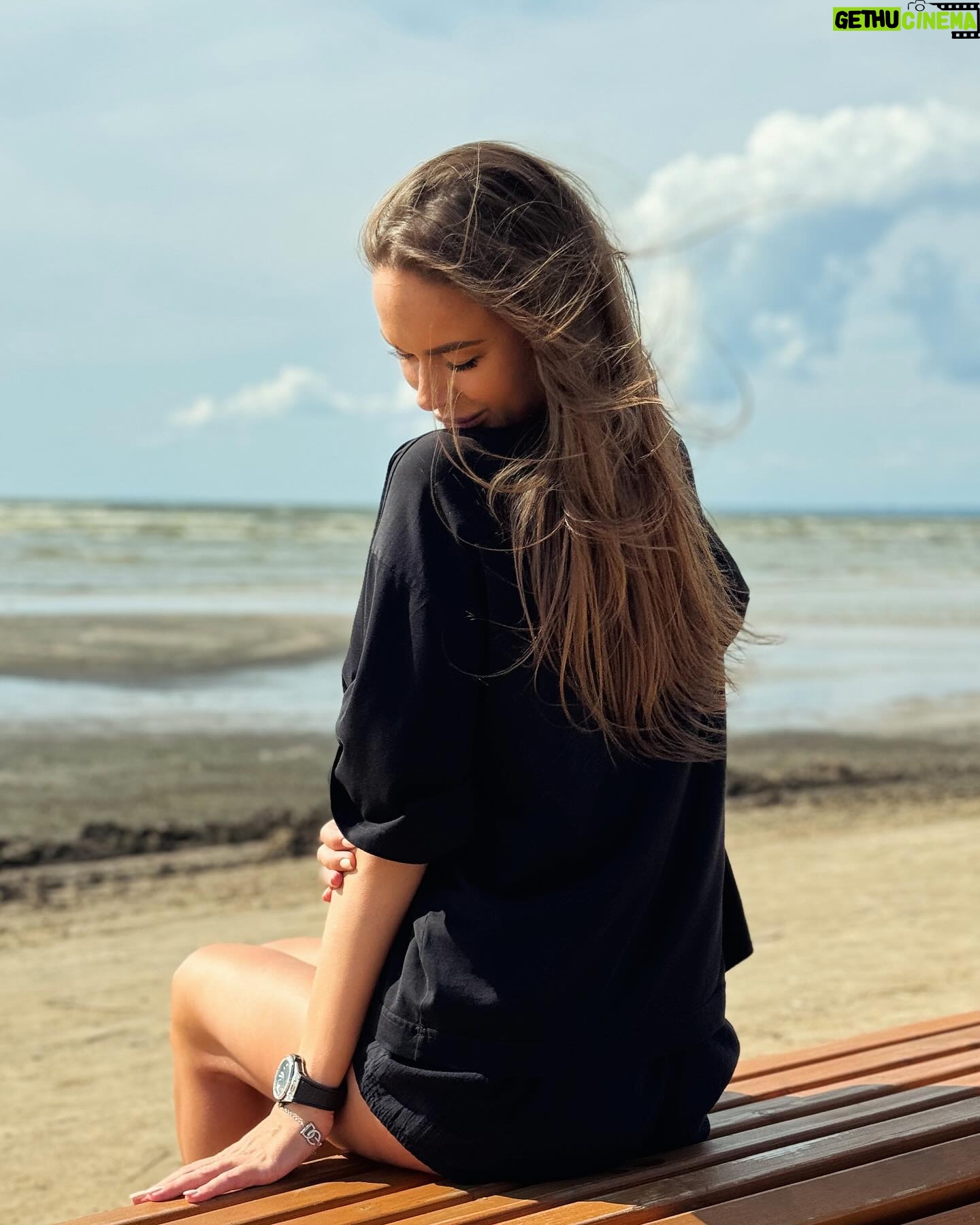 Yana Koshkina - 28.9K Likes - Сесть в машину и уехать в Питер на пару часов, потому что очень соскучилась по Финскому заливу😅🙌🏻
Вообще, я очень лёгкая на подъём) И рада что с возрастом это не проходит. Моментально загораюсь какой-то идеей и меня трудно остановить)
Кто такой же?🤪