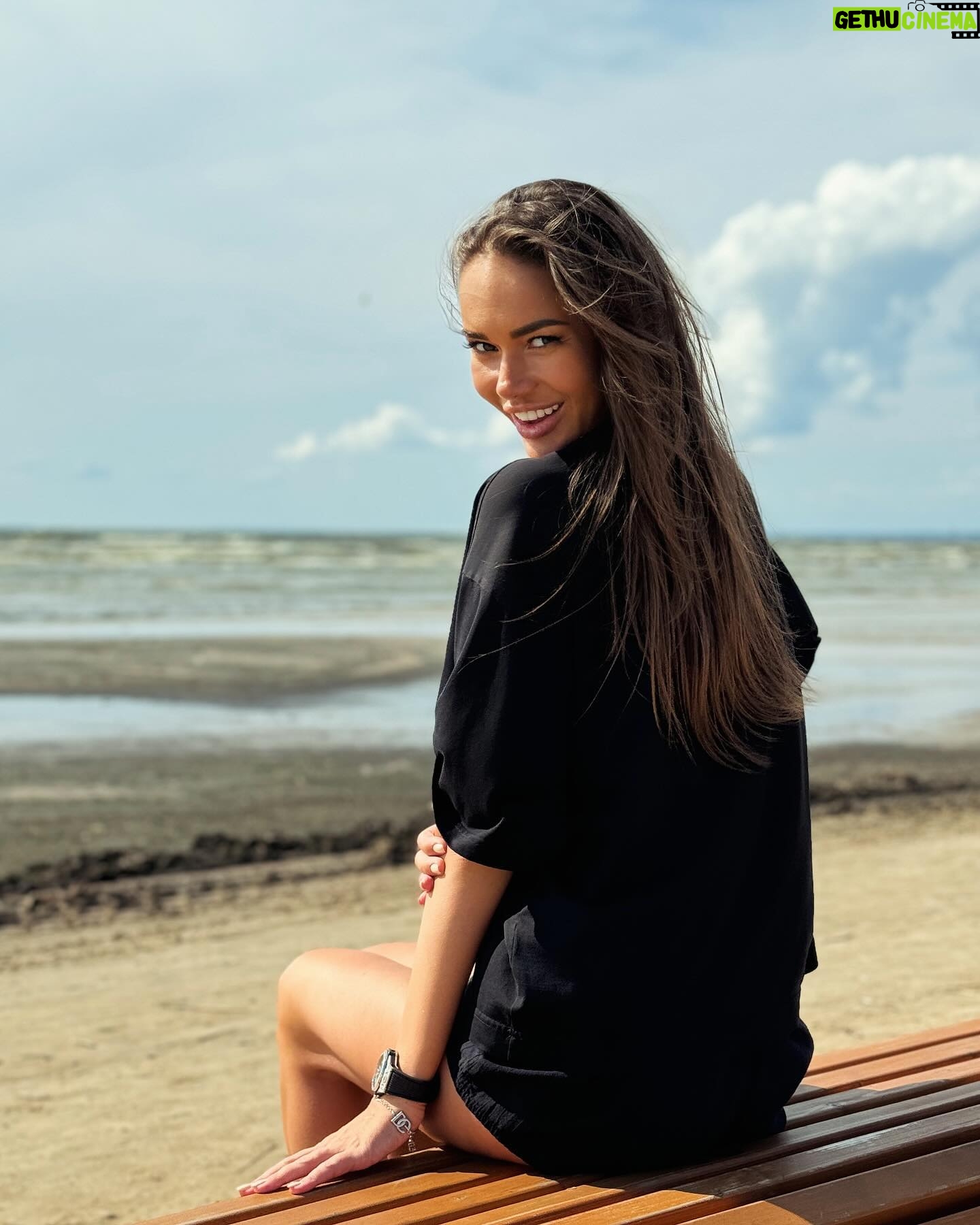 Yana Koshkina - 28.9K Likes - Сесть в машину и уехать в Питер на пару часов, потому что очень соскучилась по Финскому заливу😅🙌🏻
Вообще, я очень лёгкая на подъём) И рада что с возрастом это не проходит. Моментально загораюсь какой-то идеей и меня трудно остановить)
Кто такой же?🤪