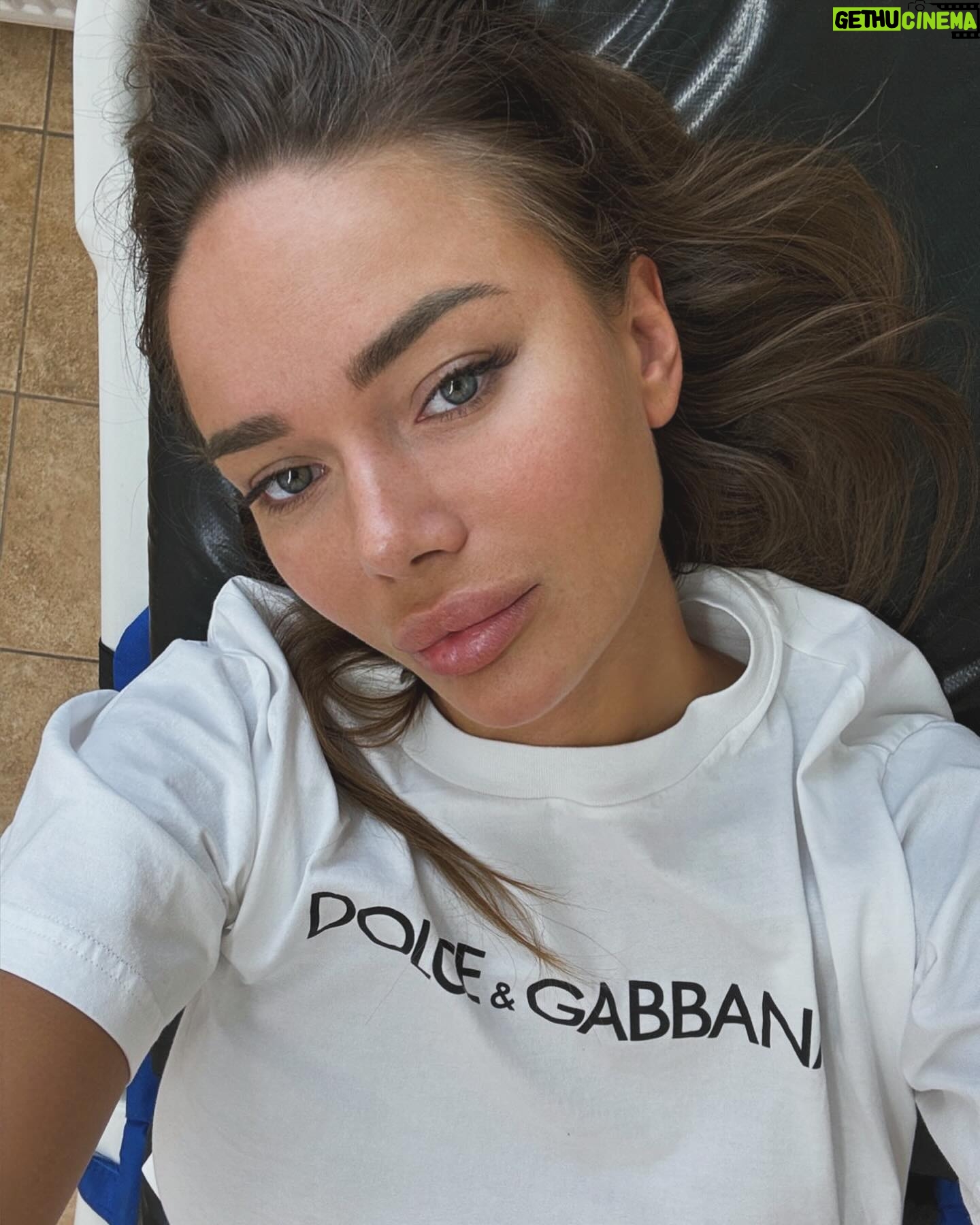 Yana Koshkina - 30.7K Likes - Меня выписали!
Хочу выразить огромную благодарность врачам городской больницы номер 9 в Санкт-Петербурге🙌🏻
В особенности Ищук Оксане Владимировне (заведующей отделением, приехавшей проводить эту срочную операцию в свой выходной день), Мартыновой Манане Ивановне, Гринвальд Дарье Вячеславовне, Горгиджаняну Сергею Рубеновичу, Вылегжаниной Дарье Дмитриевне, а так же всем анастезиологам, медсёстрам и нянечкам🙏🏻❤️
Спасибо девочкам из 604 палаты и скорейшего Вам выздоровления!🥳
Благодарю главного врача больницы Шишкина Юрия Михайловича!
Огромное спасибо каждому кто принимал участие в моем спасении🙏🏻
Спасибо моему мужу, который ни на шаг не отходил от меня.
Спасибо моим родителям , близким и друзьям, которые каждую секунду поддерживали меня!
Спасибо Вам, мои дорогие подписчики, за Вашу любовь🙏🏻
Люблю Вас! Всем здоровья!❤️