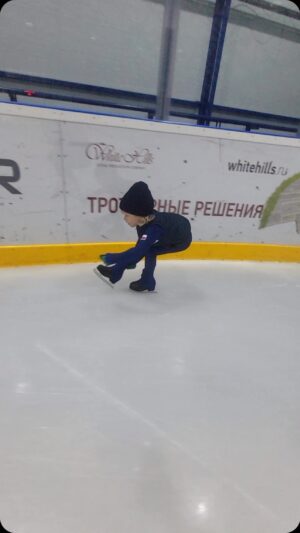 Yana Rudkovskaya Instagram - Арсений @plushenkoarseny 3 года (3y.o) @angelsofplushenko ⛸️ ( катается на самых маленьких мужских коньках в мире , спец заказ )