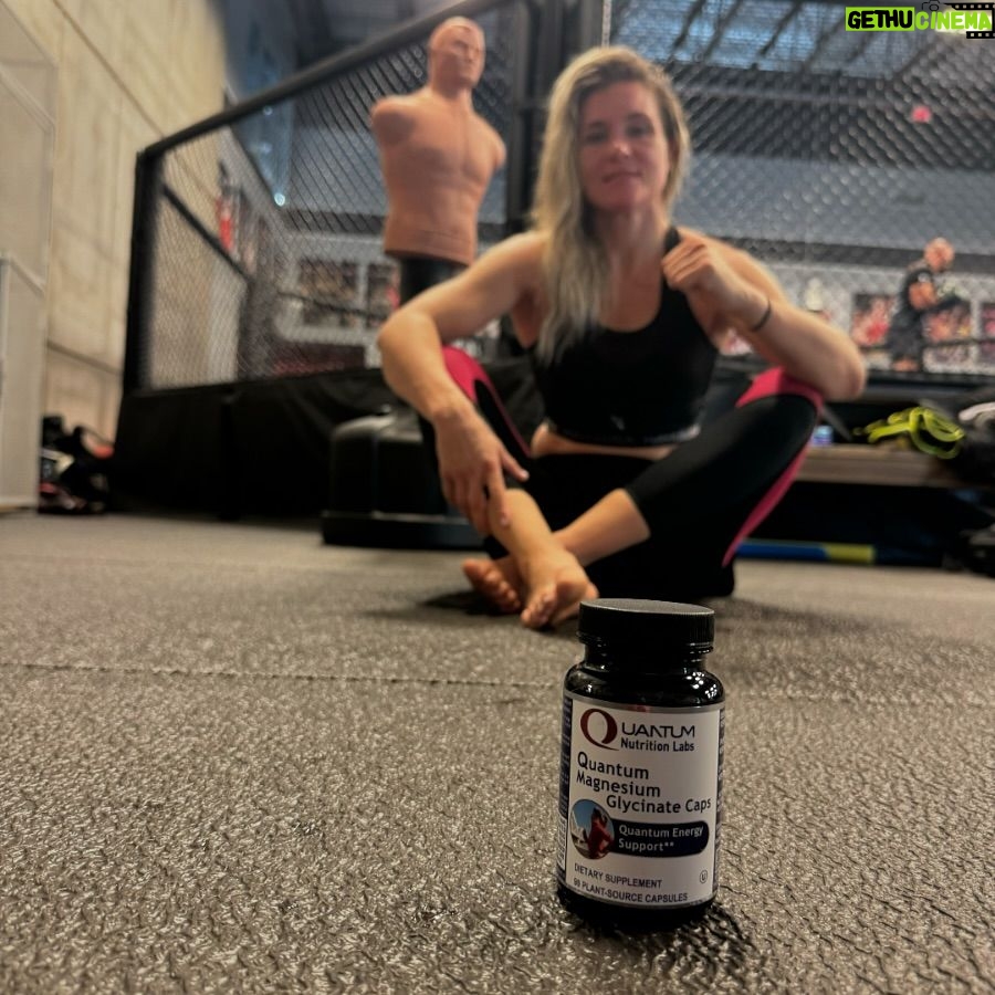 Yana Santos - 3 Likes - Last sparring done💪
Powered by @qnlabs 🦊
Let’s go
#ufcvegas #qnlab