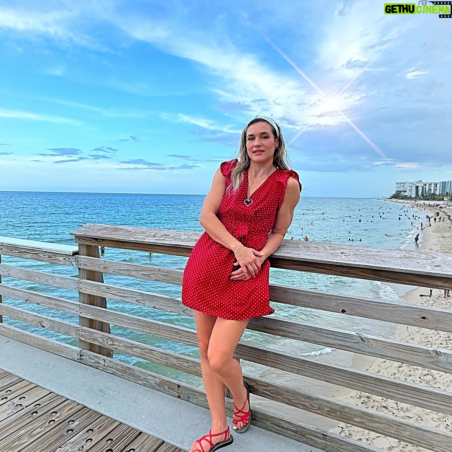Yana Santos - 3 Likes - Lady in red 🌹
👗 @lhccollectionllc
#lhccollection
“Yana15” for discount
