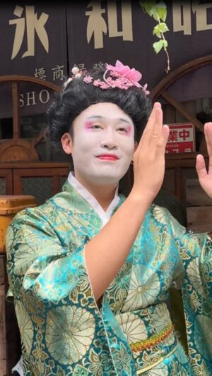 Yang Chang Instagram - 涼心事業

炎炎夏日🌞✨
辦公室的冷氣再怎麼涼都是透心涼ಥ_ಥ

 \ 仕高利達 /  極餓冰紛祭！讓你從裡涼到外(˶‾᷄ ⁻̫ ‾᷅˵)

串連全台17家冰品名店推出多款
⟣  金雪莉威士忌風味冰品 ⟢ 🥃

加入帶有濃郁蜂蜜味的
〈金雪莉蘇格蘭威士忌〉
結合不同食材口味，讓「甜」更有層次 ❗️❗️

\ 大人系限定美味 / 就在今年夏天登場！

➤➤ 活動時間 2024/5/29~ 6/25 售完為止

禁止酒駕，未滿18歲禁止飲酒
@showaice  @showaicecream 
#仕高利達 #ScottishLeader #極餓冰紛祭