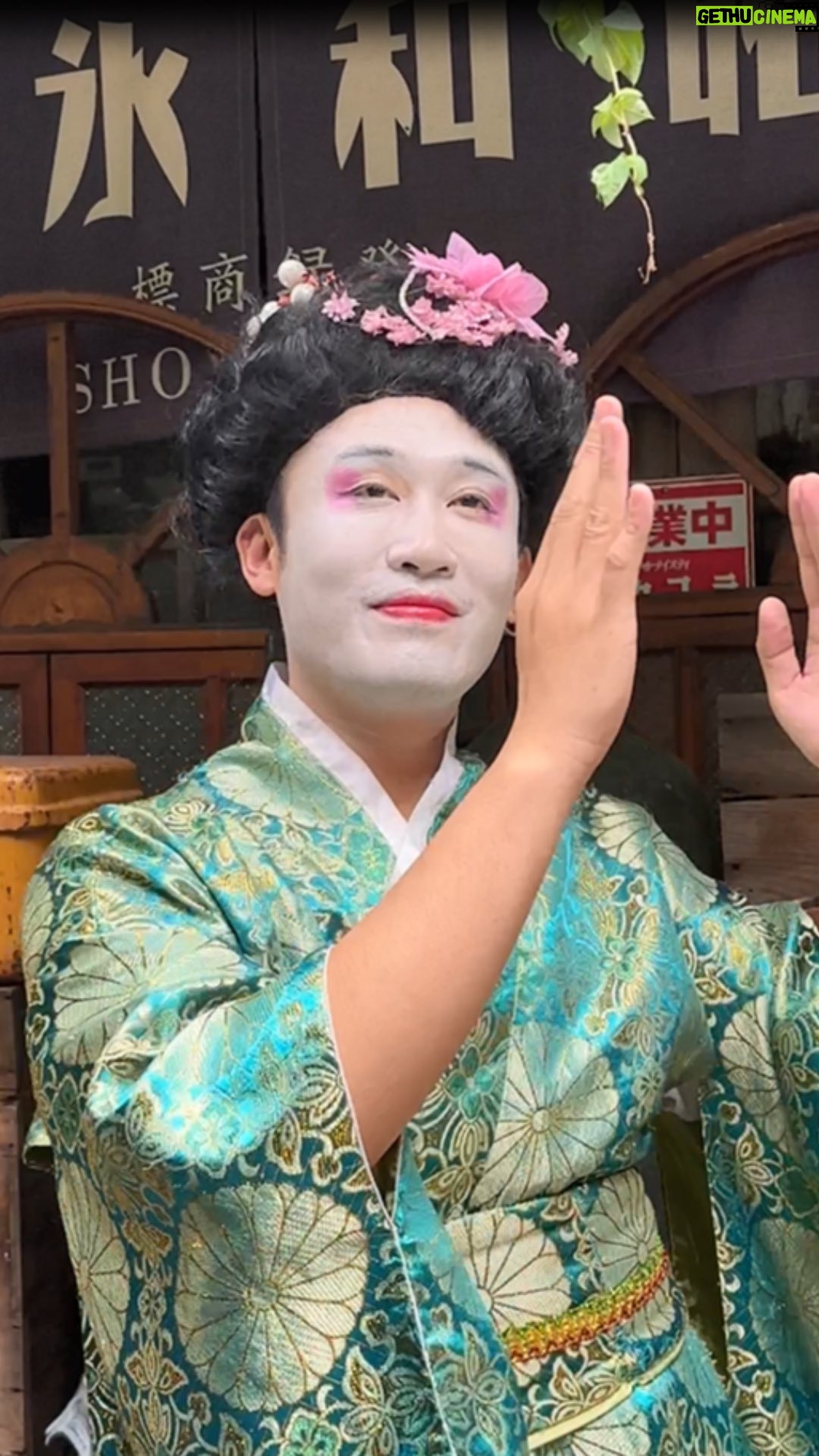 Yang Chang - 3K Likes - 涼心事業
炎炎夏日🌞✨
辦公室的冷氣再怎麼涼都是透心涼ಥ_ಥ
\ 仕高利達 / 極餓冰紛祭!讓你從裡涼到外(˶‾᷄ ⁻̫ ‾᷅˵)
串連全台17家冰品名店推出多款
⟣ 金雪莉威士忌風味冰品 ⟢ 🥃
加入帶有濃郁蜂蜜味的
〈金雪莉蘇格蘭威士忌〉
結合不同食材口味,讓「甜」更有層次 ❗️❗️
\ 大人系限定美味 / 就在今年夏天登場!
➤➤ 活動時間 2024/5/29~ 6/25 售完為止
禁止酒駕,未滿18歲禁止飲酒
@showaice @showaicecream
#仕高利達 #ScottishLeader #極餓冰紛祭