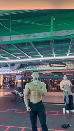Yang Da-il Instagram - 분명 나는 다이어트를 하는게 아니었다..
이게다일 유튜브에서 
@leehojin_ @jhnovr  이 둘을 데리고 몸 만드는 컨텐츠를 하다보니 
밤마다 대체 먼 뒷먹을 드시는지 몇 주가 지나도 빠지지 않는 이 둘을 
어쩔 수 없이 밤마다 데리고 강제로 유산소 한 것 뿐이었는데..
나만 빠져버렷다.. 후
암튼 남은 기간 둘 다 화이팅⭐️